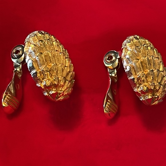 Earring Pair - Picture 2 of 5